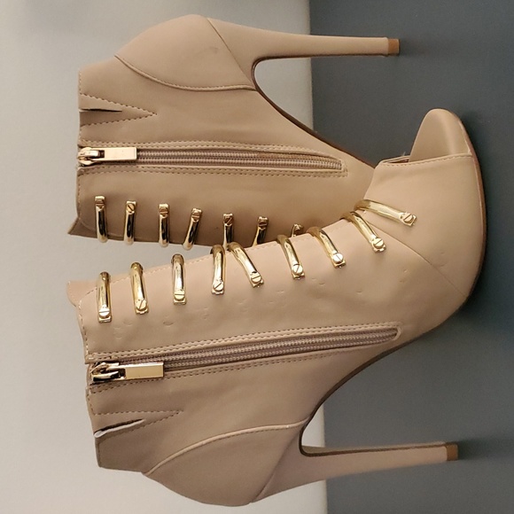 Heels - Picture 4 of 5